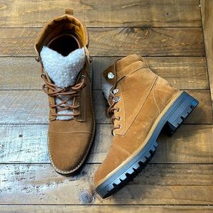 Time & Tru Womans Tan Boots with White Faux Fur